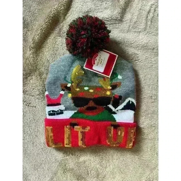 NWT Christmas Holiday “Lit Up” Sequins Beanie/Hat - Picture 1 of 3